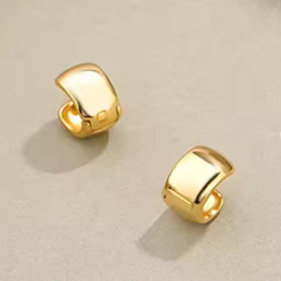 Chunky Gold Hoop Huggie Earrings. 925 Sterling Silver. #1055 - Picture 1 of 5